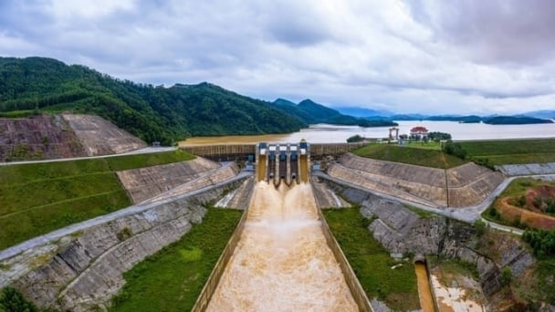 Nation-building irrigation: Decisions with mental burden